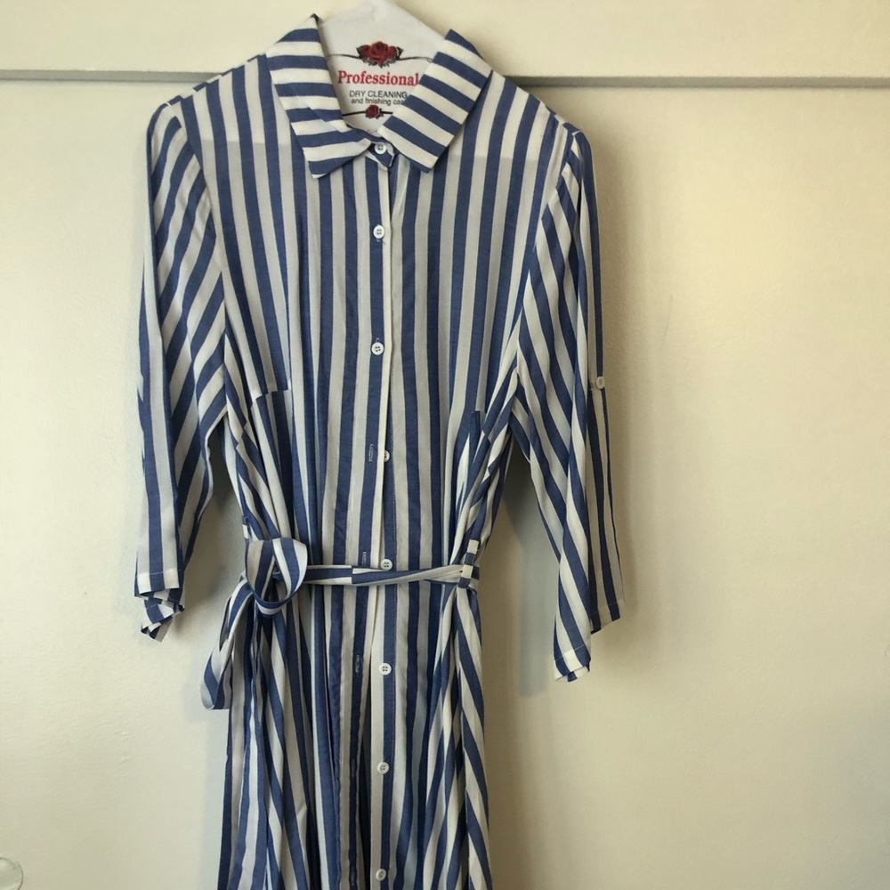 Dress - Picture 4 of 4